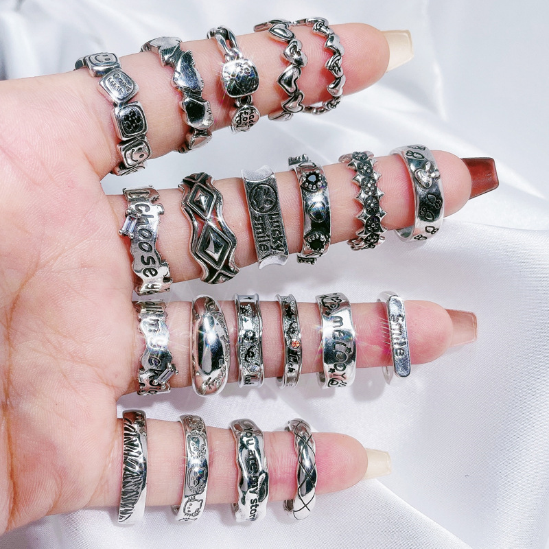 A retro, aged, individualistic punk open-top ring for women, simple, fashionable, versatile, cool and stylish, exquisite index finger ring Application Scenario