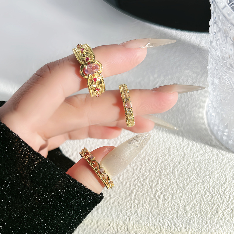【 Golden Diamond Brocade 】 Court-style lace retro pink diamond hollowed-out opening ring, a fashionable and exquisite light luxury ring for women Application Scenario