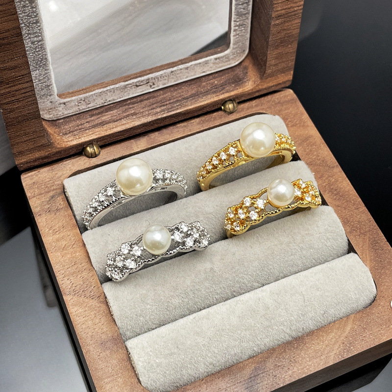 Lace hollowed-out pearl ring for women, adjustable, light luxury, trendy, niche, exquisite, retro, niche style, versatile index finger ring Application Scenario