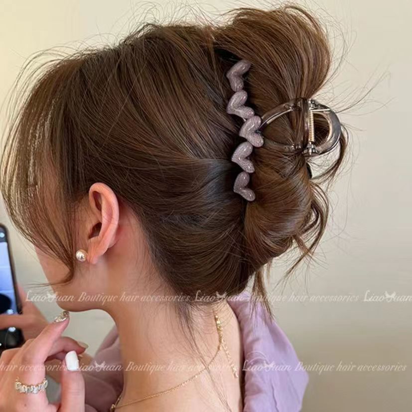 The 2024 new high-end shark clip and simple hairpin for the back of the head, featuring the charm of a popular online celebrity Specification drawing