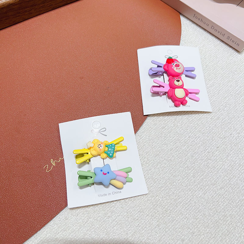 Pink and cute strawberry bear cross clip dopamine bangs clip side of the forehead hairpin accessory Application Scenario