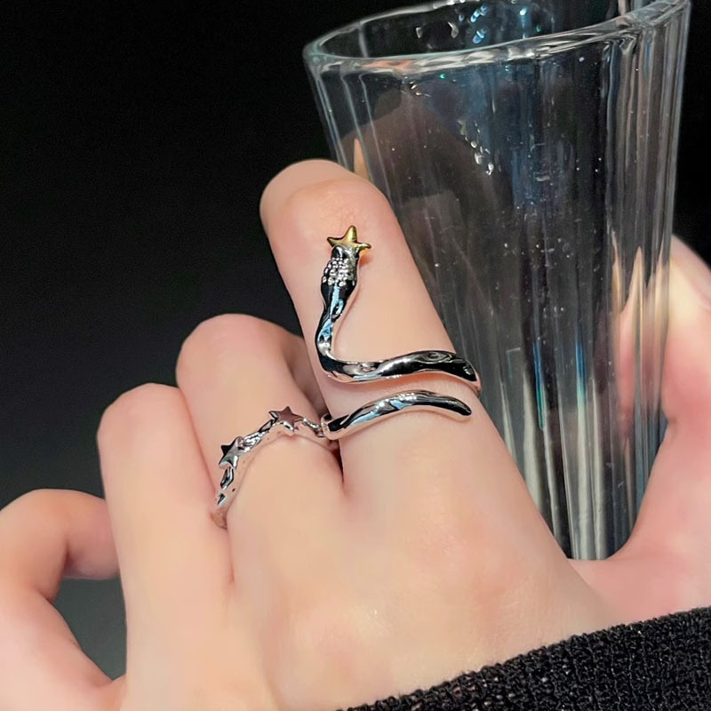 A light luxury snake-shaped ring with a niche design for women, exuding a sense of high-end fashion and individuality. A cold style three-piece set details Picture