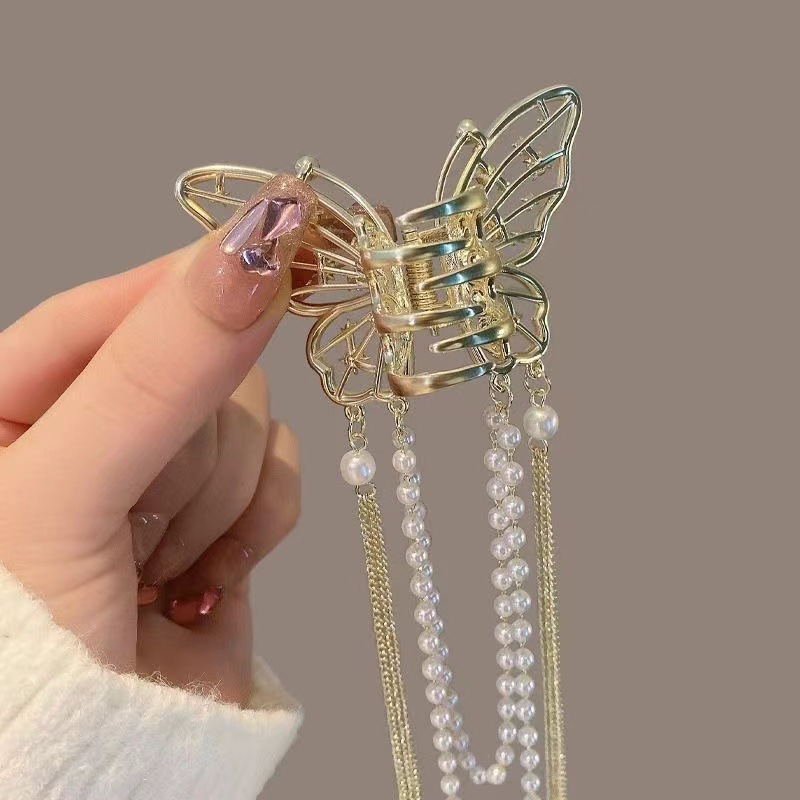 The elegant, diamond-shaped, butterfly-shaped long tassel hair clip, the half-tied ponytail hair clip at the back of the female head, and the high-end shark clip Application Scenario