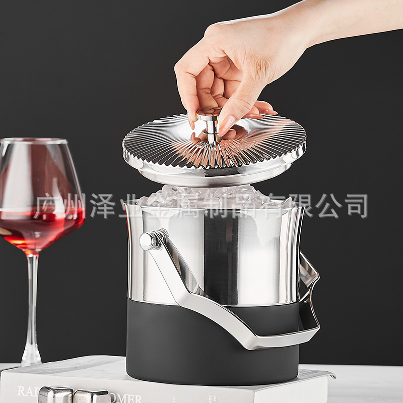 Foreign trade stainless steel ice buckets, commercial chilled beer buckets with LIDS for cold preservation, small ice buckets for bars, ktv ice storage buckets Application Scenario