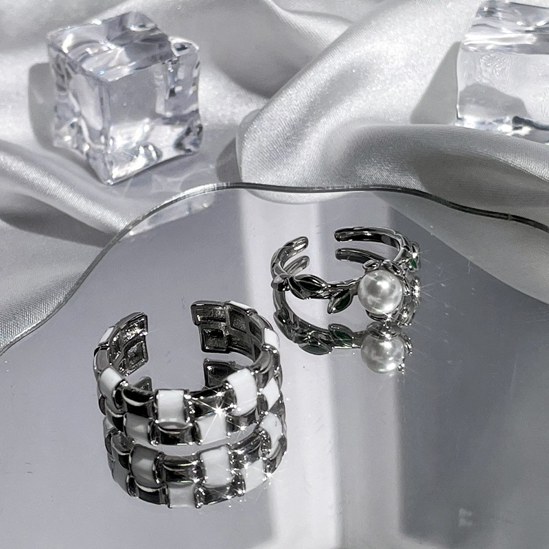 Personalized and fashionable drip glaze woven open ring for women, unique and elegant pearl leaf exquisite and simple style ring trend full figure