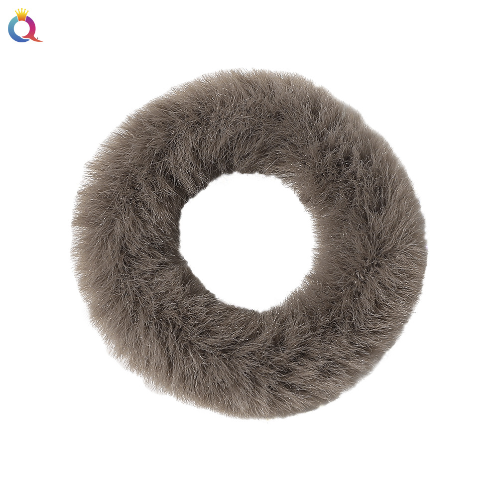 Qiyue Cross-border's new autumn and winter collection features a fluffy hair band in candy color, a simple faux fur large intestine band, and a ponytail hair tie Application Scenario