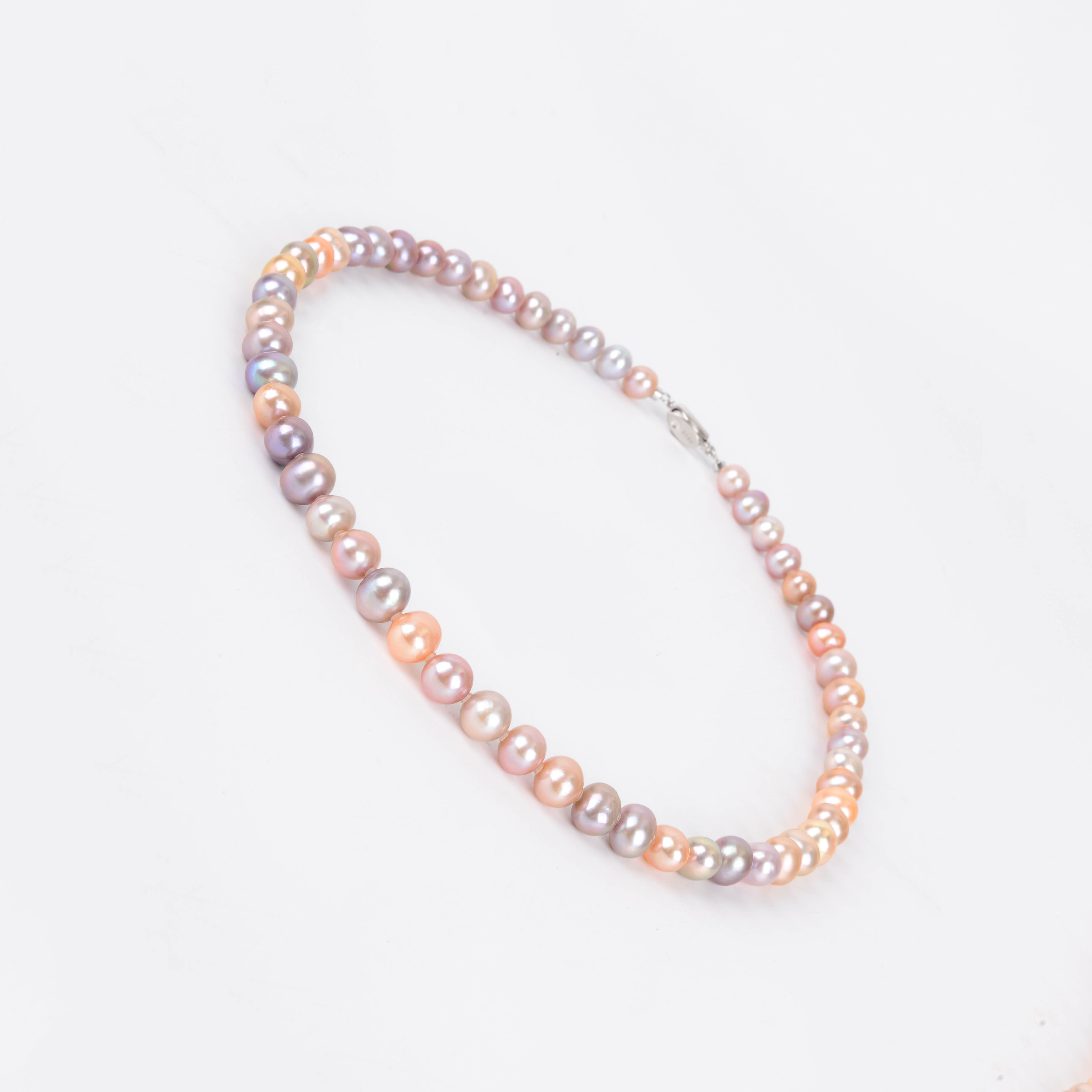 Natural freshwater pearl mixed color pearl necklace, French light luxury collarbone chain, gift beading details Picture