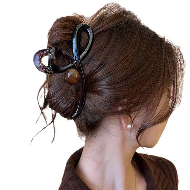 A large coffee-colored clipper for women, with a high-end look at the back of the head, a shark clip for thick hair, a stylish hairpin, and a headpiece Item Picture