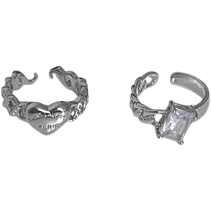 A niche design heart-shaped ring for women, a fashionable and individual ring with an exquisite, light luxury and high-end feel. The opening can be adjusted as an index finger ring Item Picture