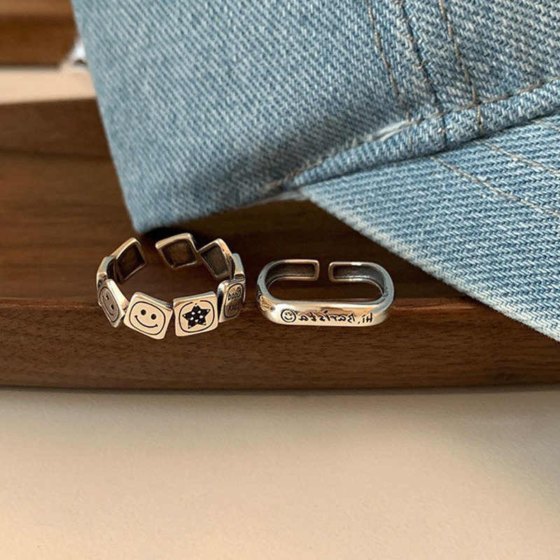 Retro aged square smiley face ring, a niche design for women, a high-end index finger ring, and a unique Instagram cold style ring Specification drawing