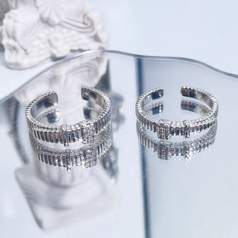 The light luxury and niche design sense striped pleated open ring, women's belt buckle, fashionable, individual and simple couple ring trend details Picture