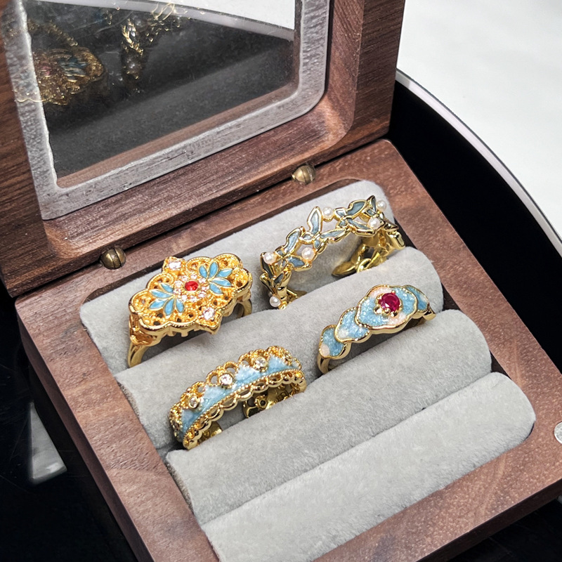 A popular Chinese-style blue lace enamel ring on Xiaohongshu, featuring a light luxury, fashionable and high-end look, is a sophisticated index finger ring for women Specification drawing