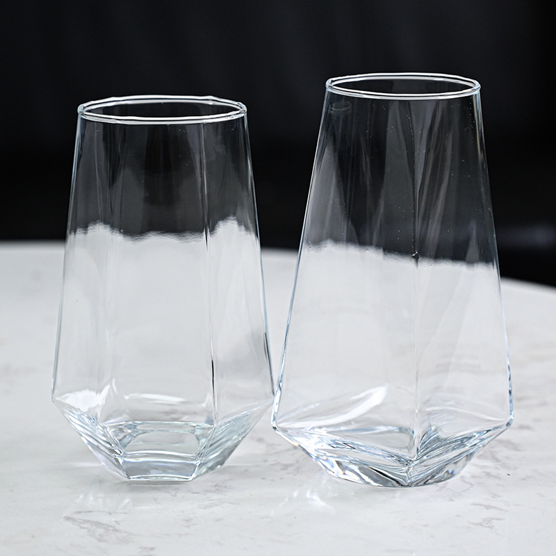 Hexagonal internet-famous restaurant glass cups, large drinks, beverage sparkling water cups, square juice cups, iced coffee, ins style Application Scenario