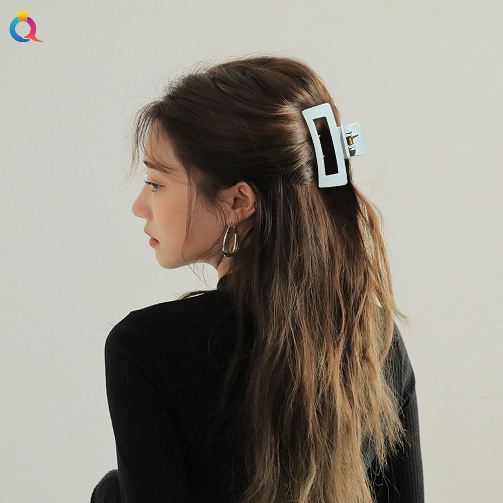 Qiyue Japanese and Korean simple large square hollowed-out grab clip, fresh and girlish big hair grab ponytail shark clip, bath hair clip details Picture