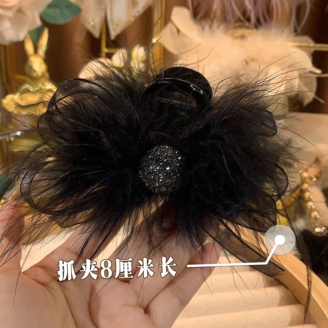 Black feather hair clips, women's spring and summer hair accessories, high-end Chanel style, diamond-encrusted hair clips, shark clips, ins sparkling diamond grabbers Application Scenario
