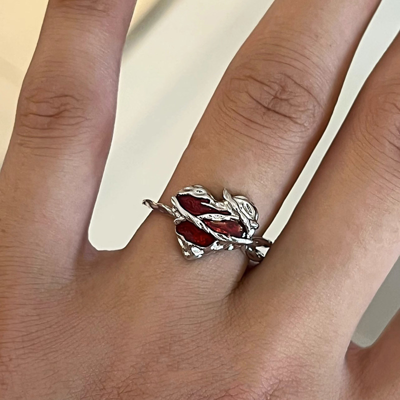 Irregular thorny red glazed heart-shaped opening ring, a unique and fashionable female hip-hop design ring with a distinctive style Application Scenario