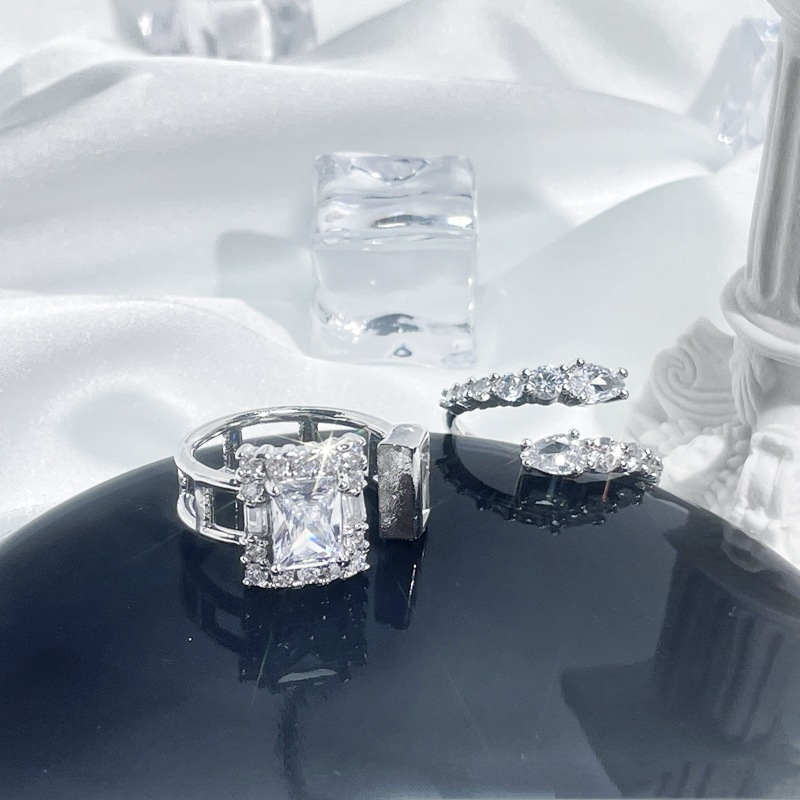 A light luxury design square diamond zircon open ring for women, a new niche Instagram style, a cool and versatile high-end ring Specification drawing