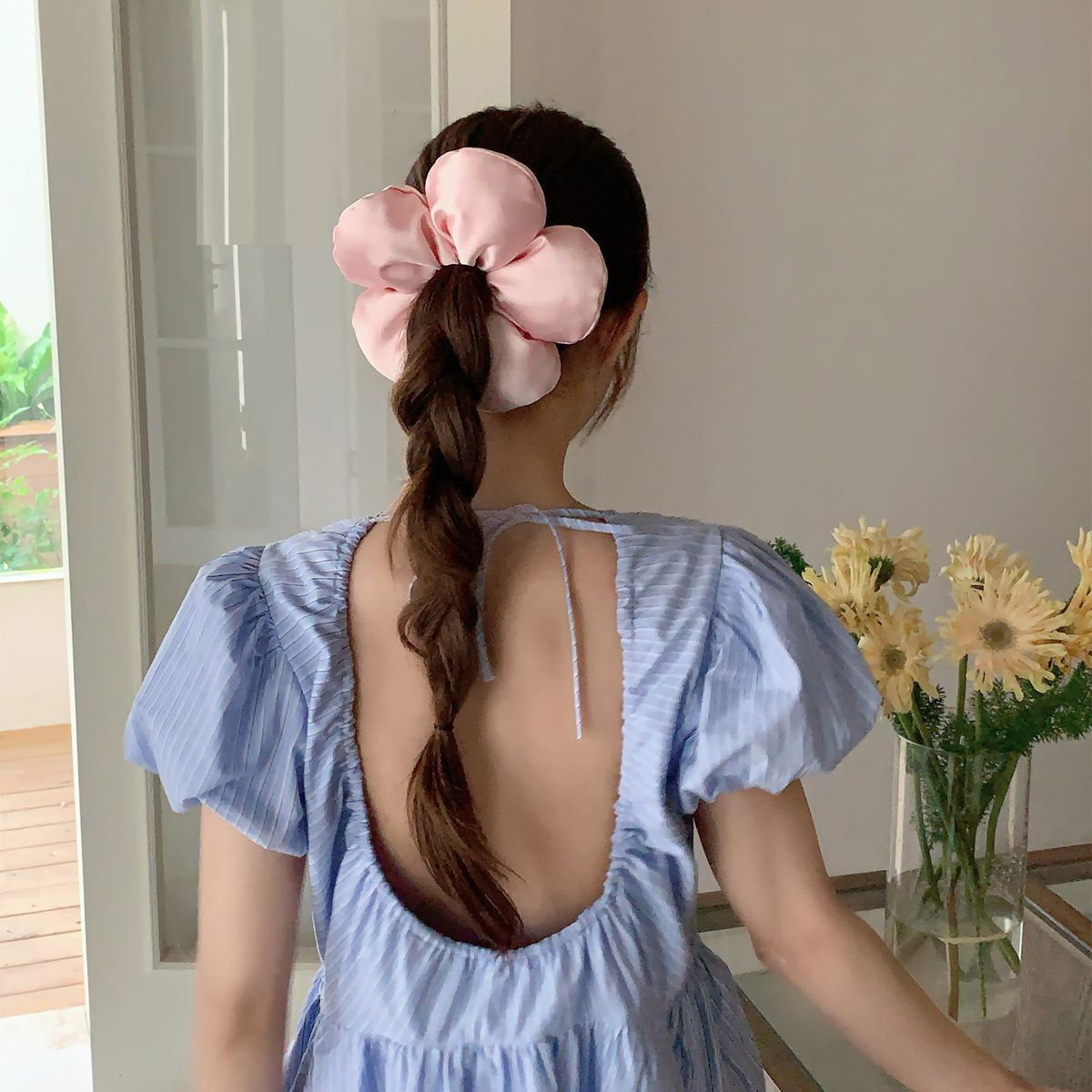 Cute sponge flower hair tie, new Korean-style bubble hair tie, oversized large intestine circle hair tie, oversized high-end hair tie Application Scenario
