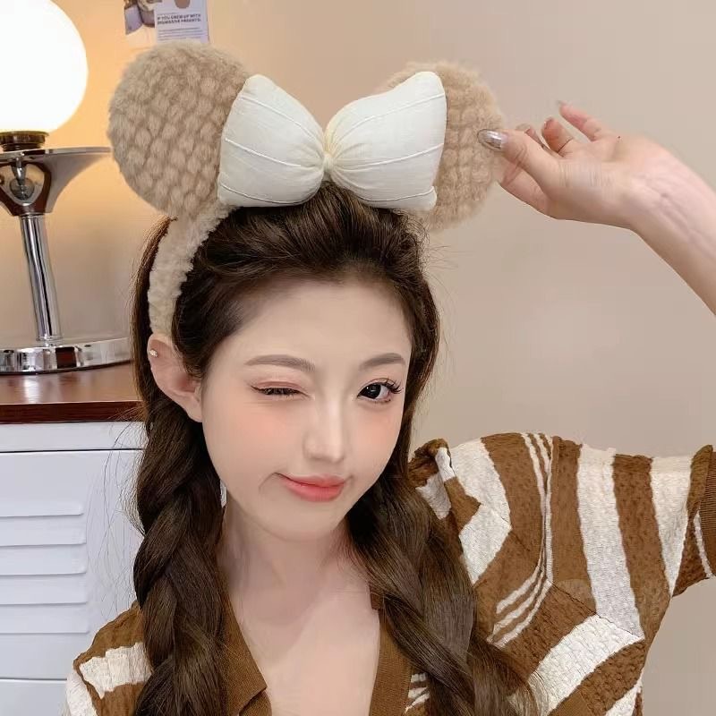 Autumn and winter bow plush bear ear hair band for washing face and home, Korean sweet and cute cartoon hair hole wholesale details Picture