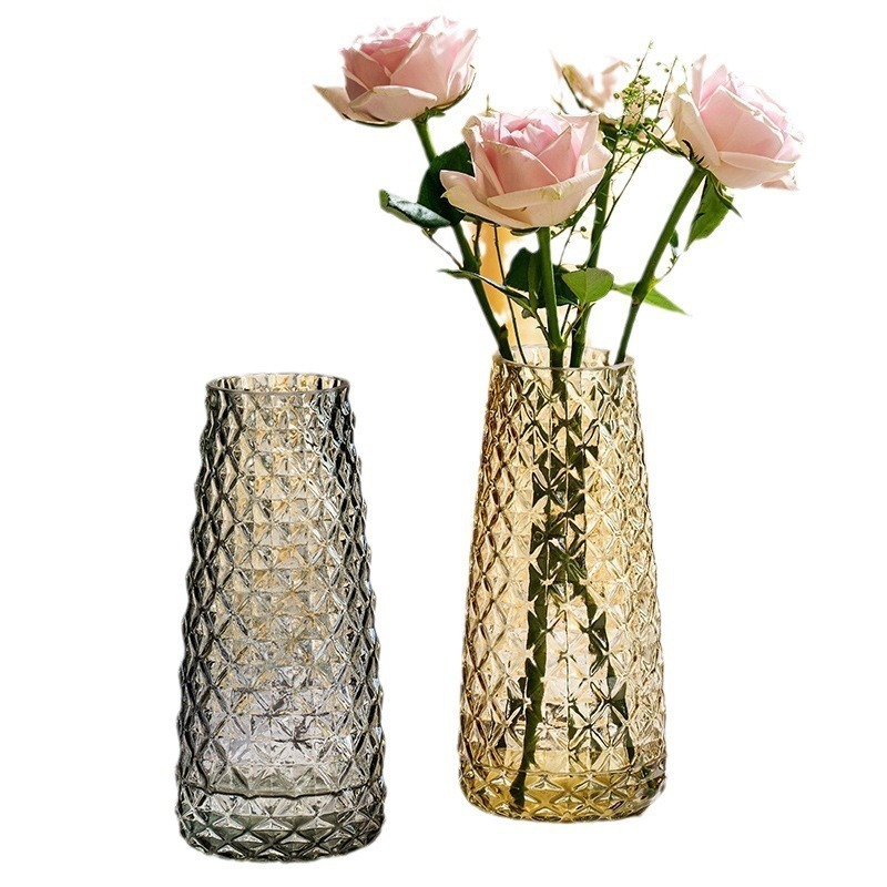 Modern, simple, transparent, colored rhombic vertical bar glass vase with high appearance level, living room and bedroom fresh and dried flower vase Item Picture