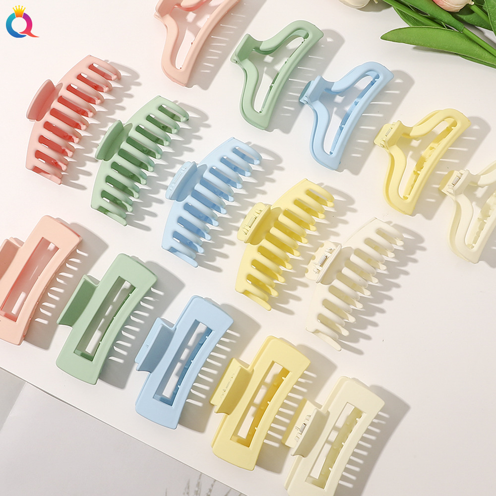 The Qiyue Korean macaron-colored hair clip is super ethereal and sweet. The back of the head is a simple hairpin and a shark clip headwear full figure