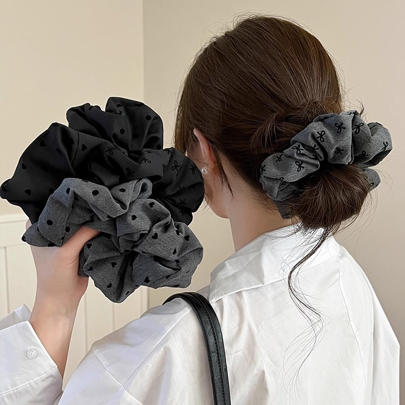 Bowknot large intestine hair band, a fashionable, simple and versatile Japanese and Korean style. Made of polka dot super soft fabric, it is fresh and sweet details Picture