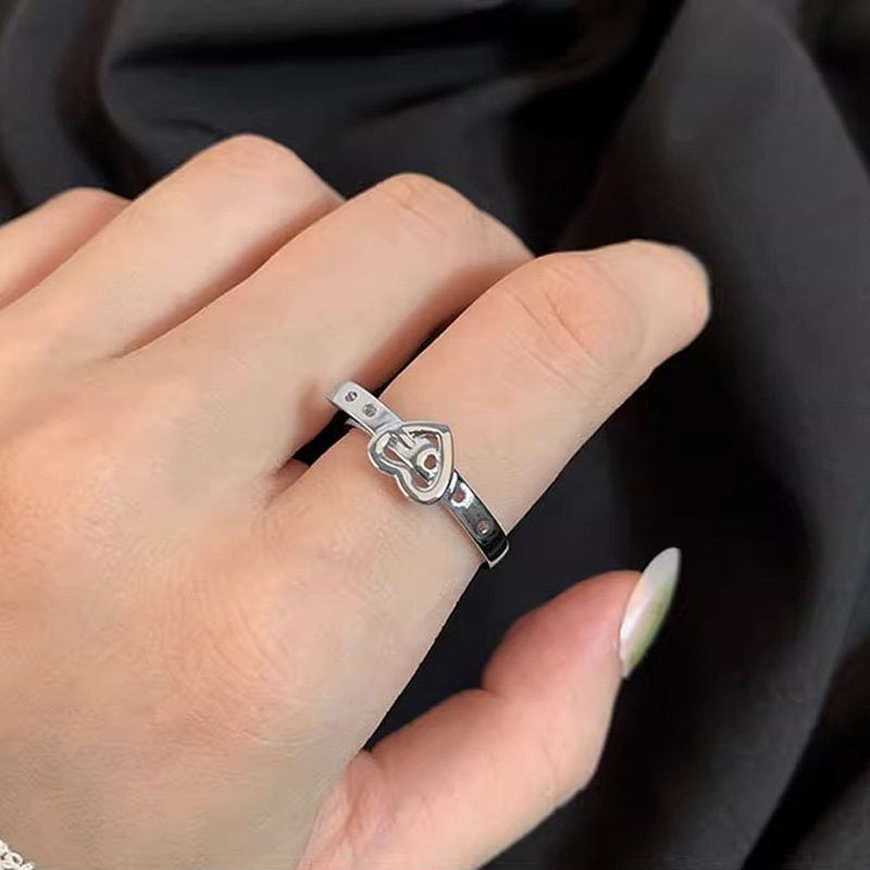 A niche design with a heart-shaped belt buckle ring, a fashionable and individual open index finger ring for women, and a trendy and simple ring that is popular on Instagram full figure