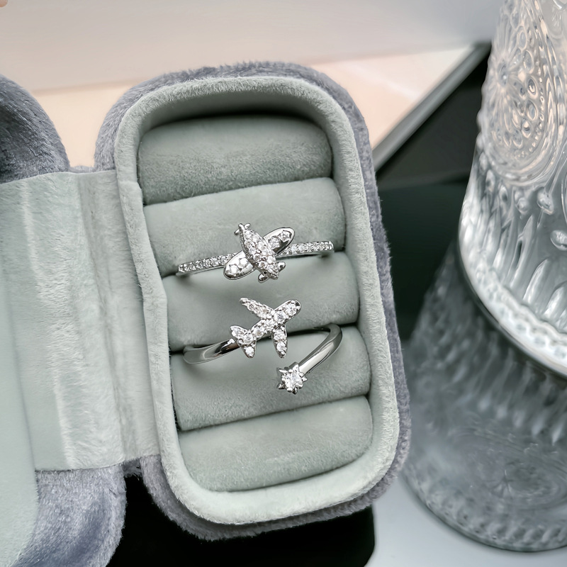 A unique and fashionable couple ring accessory with a distinctive European and American niche aircraft design, featuring a simple and elegant style Specification drawing