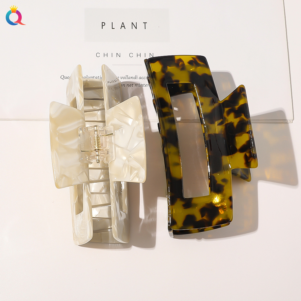 Qiyue Korean hair clip headwear, retro shower clip, simple updo, acetic acid leopard print shark clip at the back of the head Application Scenario