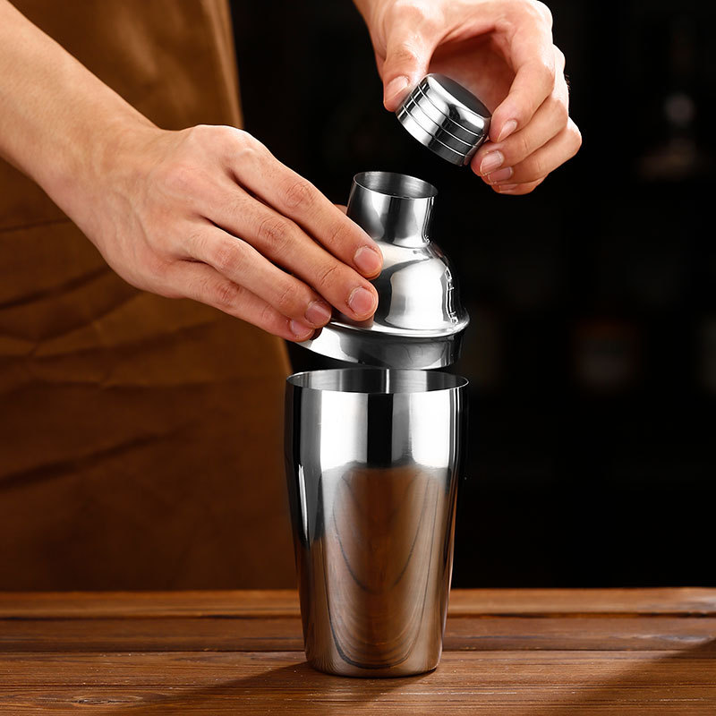 304 Thickened European cocktail shaker, three-section shaker, Shaker glass, 750ml cocktail shaker glass set Application Scenario