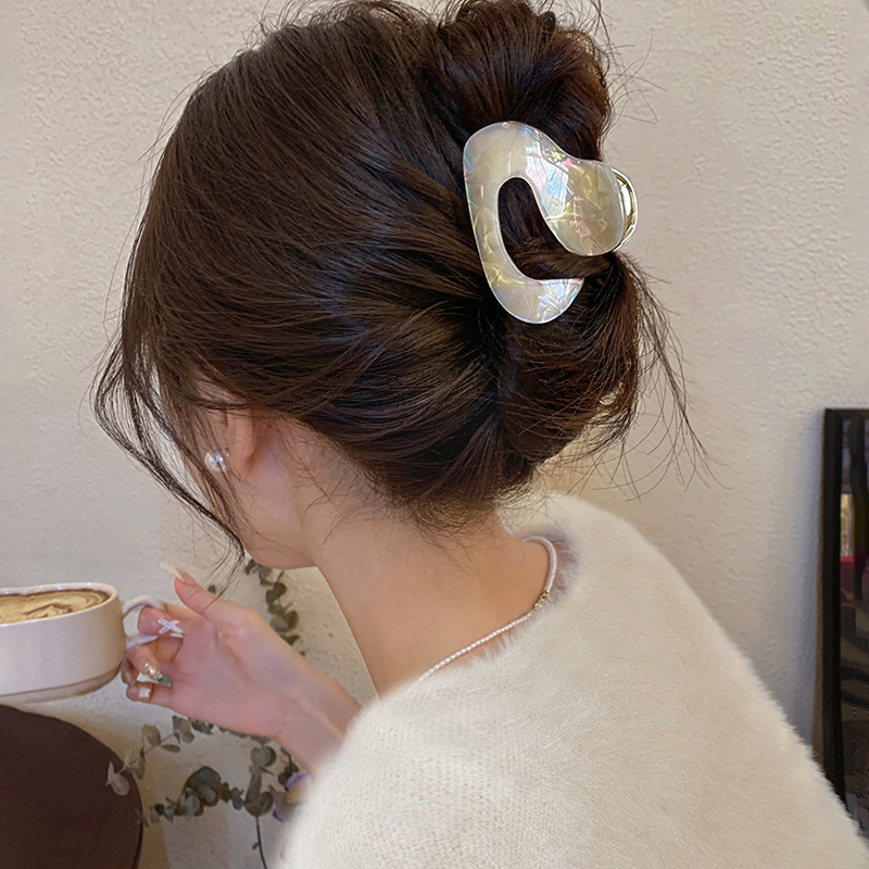 Irregular-shaped acetate grappling clips, high-end and cold style hair clips, new medium-sized shark clip hair accessory for women at the back of the head full figure