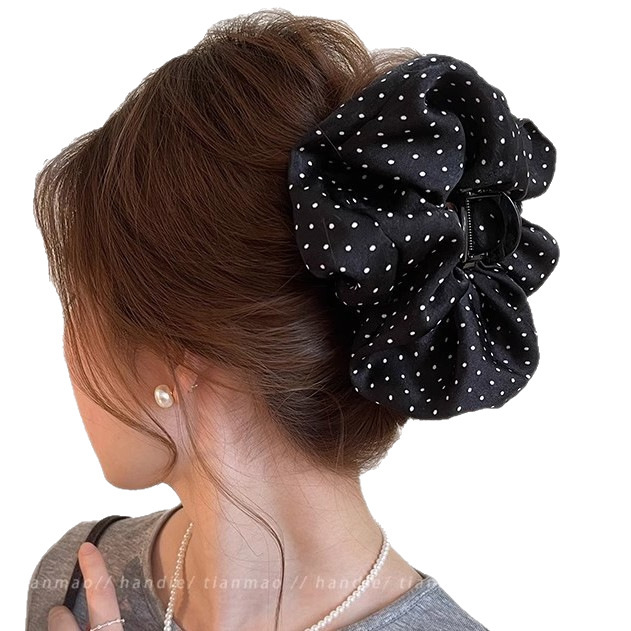 A new high-end flower-shaped hairpin for women in 2025, featuring a small amount of shark hairpin on the back of the head Item Picture