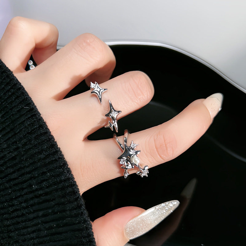 The simple and cold star-shaped open ring for women features an irregular and niche design. It is fashionable, individual and versatile, making it a trendy index finger ring details Picture