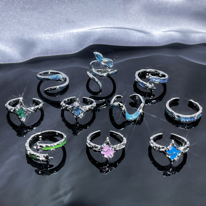 Retro and unique snake-shaped star-patterned glazed open ring for women, with a touch of high-end sophistication, light luxury, sweet coolness and a versatile style full figure