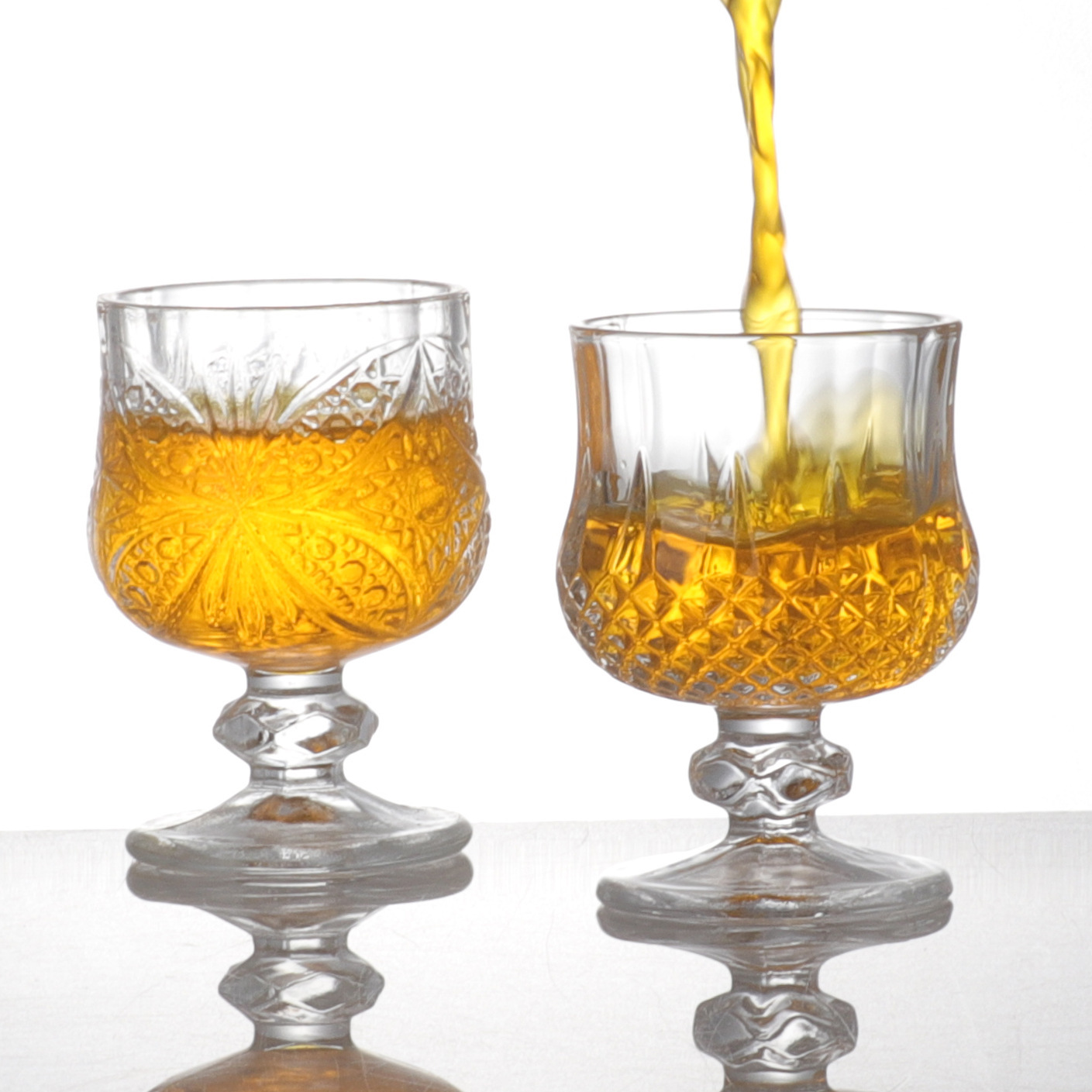Wholesale of household high-footed glass brandy wine glass sets and commercial diamond-style high-end whisky wine glasses Application Scenario
