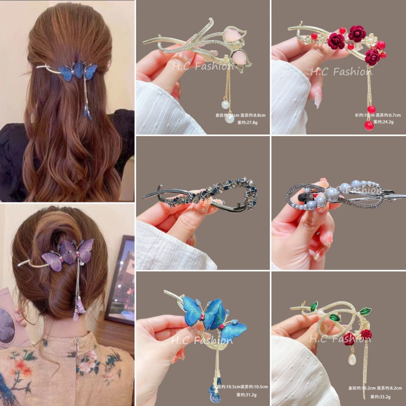 The new Chinese-style embroidered butterfly tassel hair clip exudes a retro feminine charm. It features a twisted one-line clip and a bun bun at the back of the head full figure