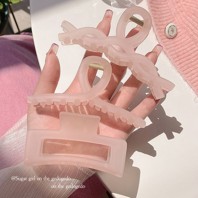 The new Korean style transparent blue hair clip with a matte finish and a high-end feel, a simple and elegant shark clip at the back of the head details Picture