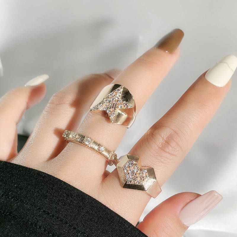 This ins niche design, light luxury rose gold open-top ring exudes a feminine charm and is exquisitely layered for a fashionable index finger ring trend full figure