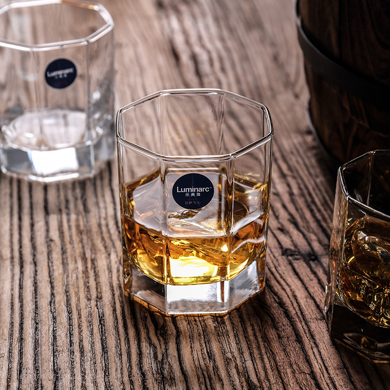 Le Meiya glass cups, octagonal cups, creative whisky glasses, European-style wine glasses, beer glasses, home bar wine sets Application Scenario