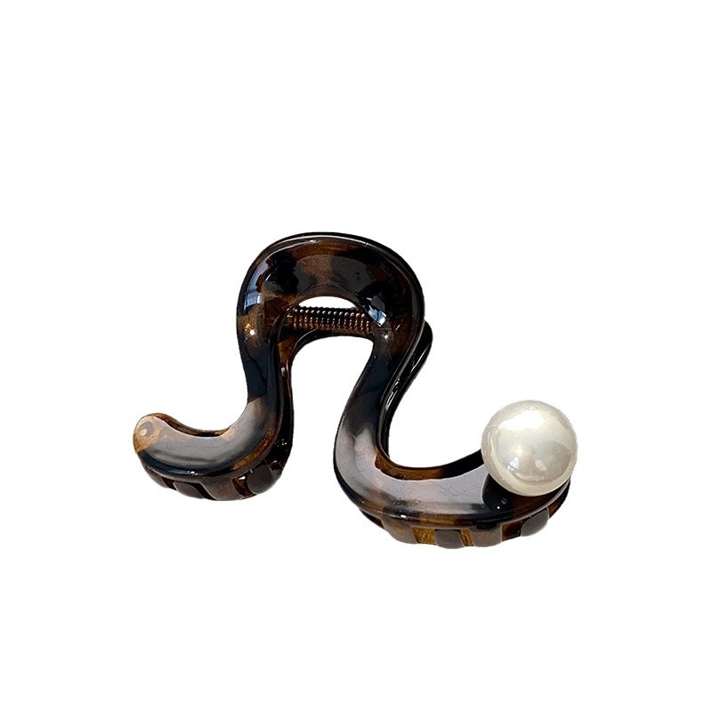 Niche design geometric leopard print pearl hairpin, feminine and high-end, medium-sized semi-clip, personalized shark clip Item Picture