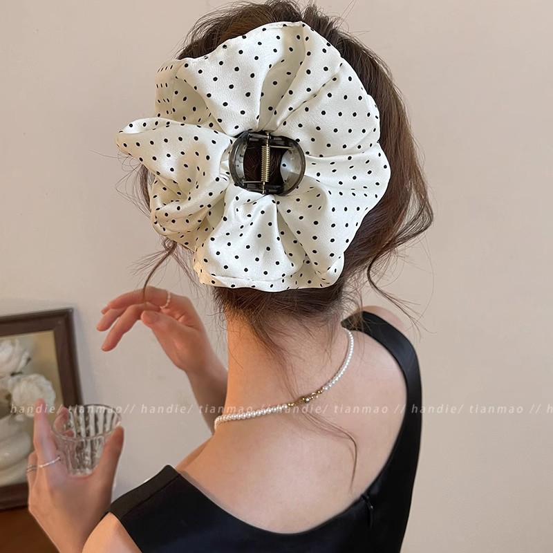 A new high-end flower-shaped hairpin for women in 2025, featuring a small amount of shark hairpin on the back of the head Specification drawing