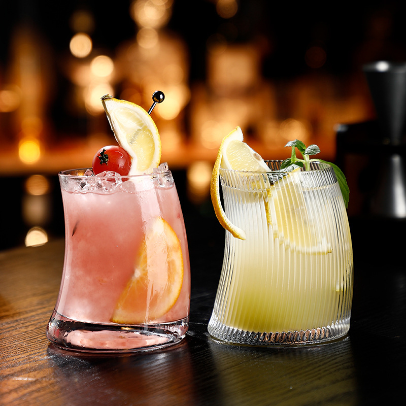 Popular crescent-shaped glass cups, creative juice cups, striped sail cups, drink cups, and ins mojito cocktail cups Application Scenario