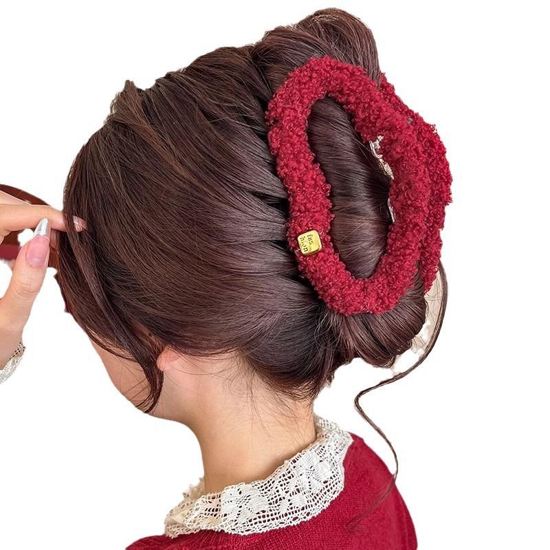 Ankela red plush hairpin for women's spring and summer, with a high-end touch, small chanel-style pearl grab clip, shark clip, large size and abundant hair volume Item Picture