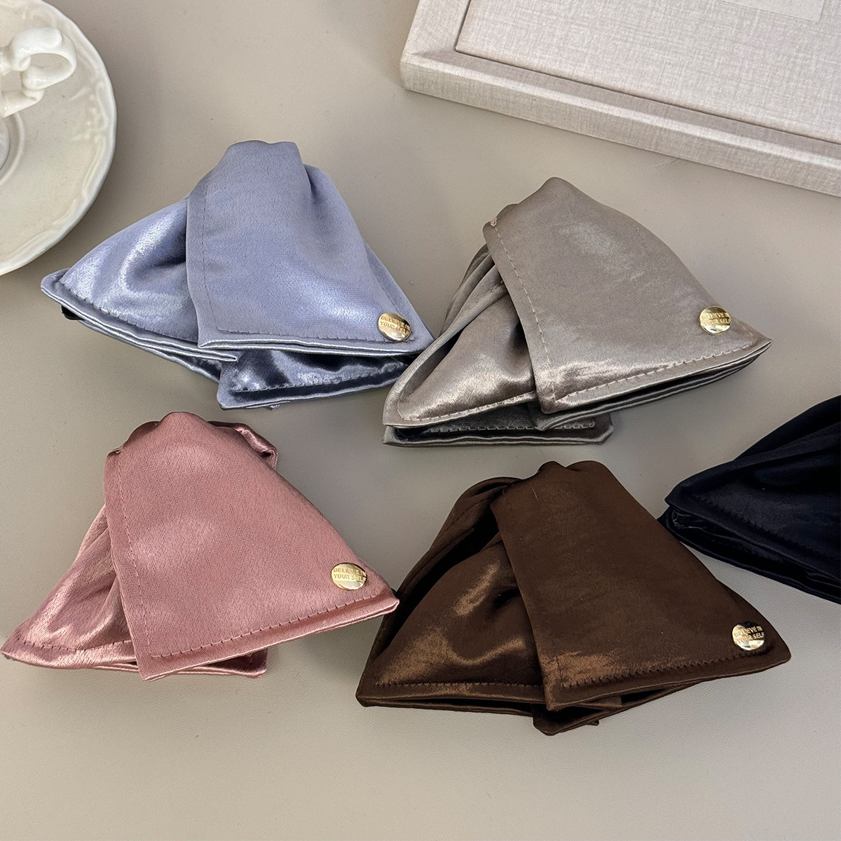 French minimalist fabric shell scratch-off women's 2025 new style high-end back hair clip, elegant shark clip hair accessory full figure