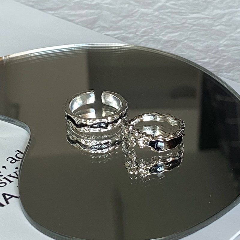 Dark style individual fashion black drip glaze open ring for women on Instagram, cold style individual niche high-end ring Application Scenario