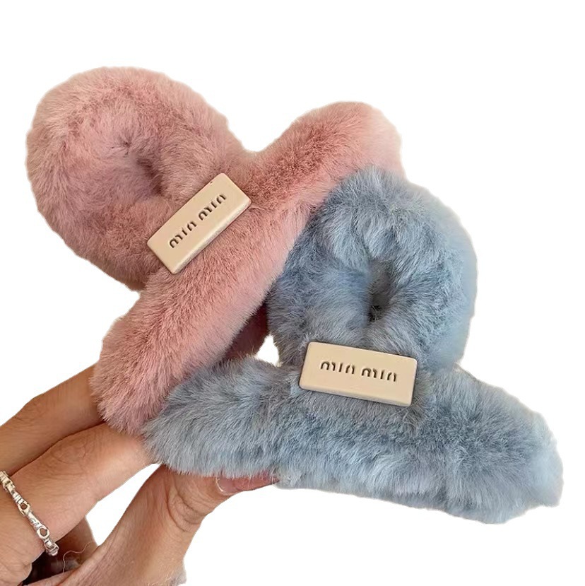miumiu letter plush hairpin, cute female hair clip, shark clip at the back of the head, spring/summer medium-sized hair clip and hair accessory Item Picture