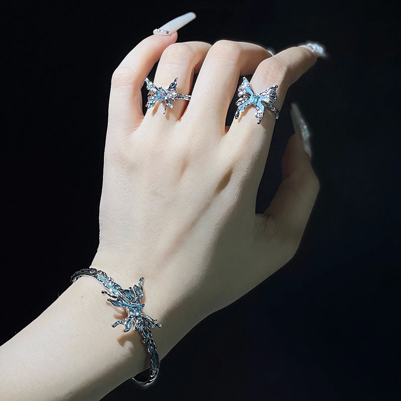 The sea blue glazed butterfly bracelet is a niche design with an irregular texture, a unique and fashionable ins ring and bracelet set full figure