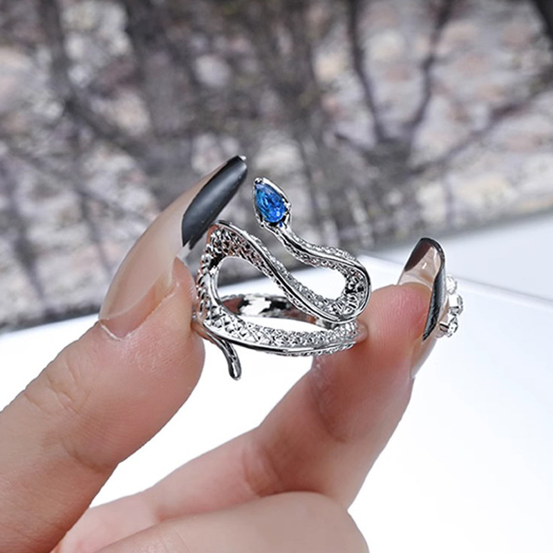 Topa Stone Spirit Snake Open Ring, a niche design for women on Instagram, with a cold and elegant snake-shaped light luxury personality. Adjustable ring full figure