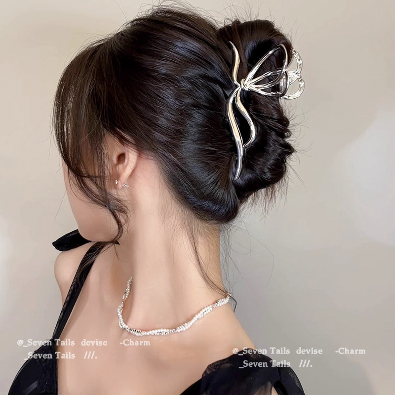 Cold and elegant butterfly metal grabber for women, large and stylish shark clip 2025 new style, trendy back hairpin details Picture