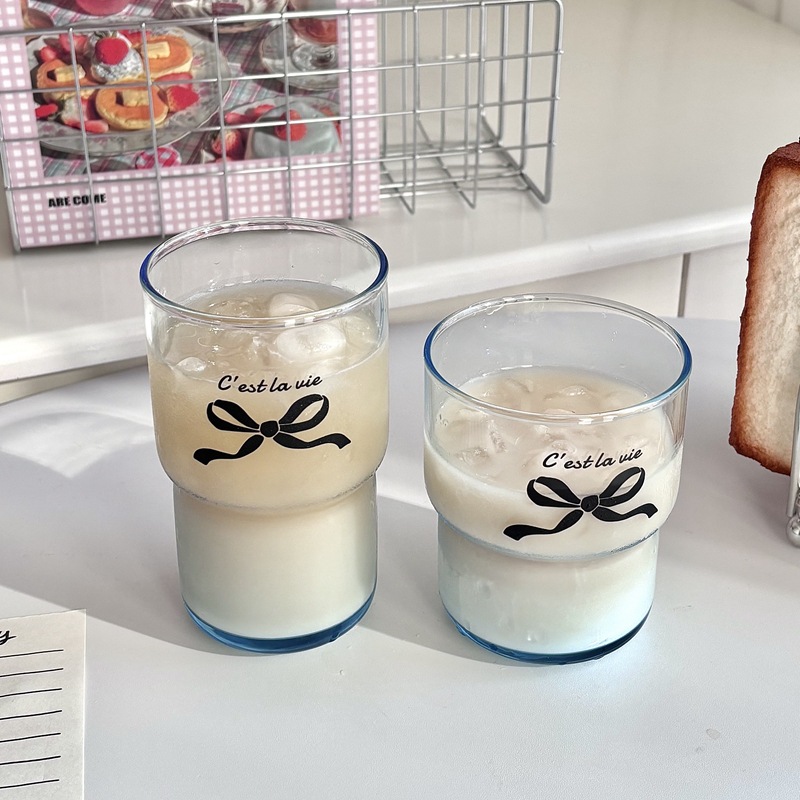 Homemade Ins-style blue bow glass cups, niche water cups, coffee cups, breakfast home glass cups, cute full figure